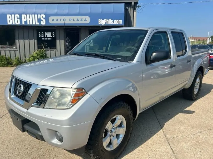 2012 Nissan Frontier Crew Cab SV photo 1