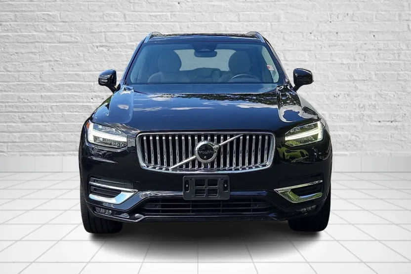 2023 Volvo XC90 AWD Plus photo 1
