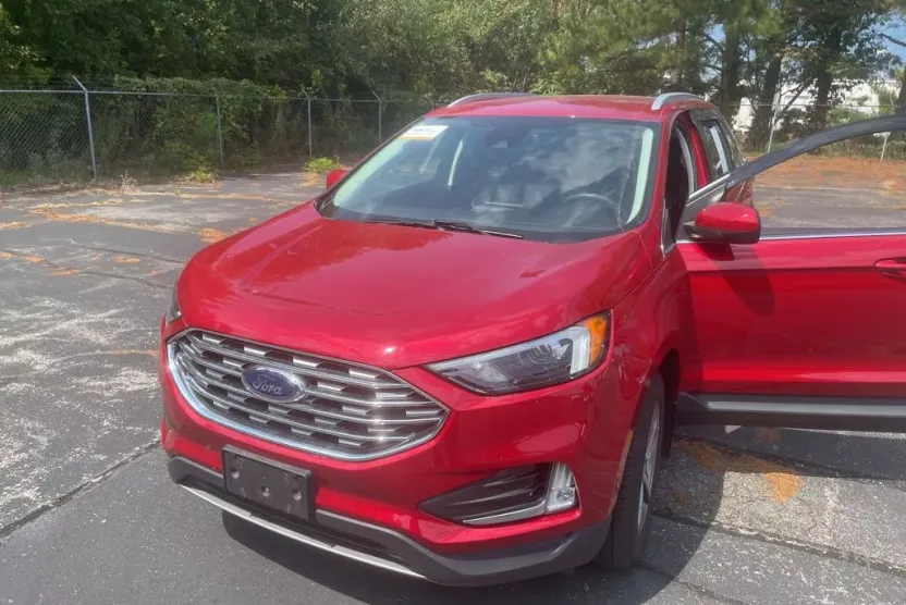 2022 Ford Edge SEL photo 1