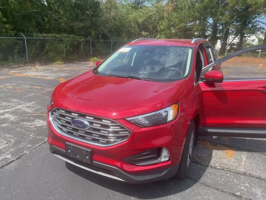 2022 Ford Edge SEL photo 1