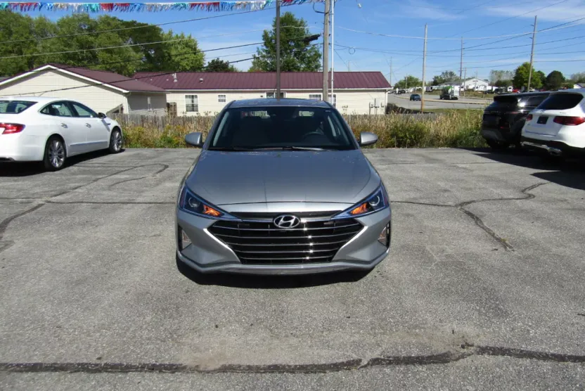 2020 Hyundai Elantra SE photo 1