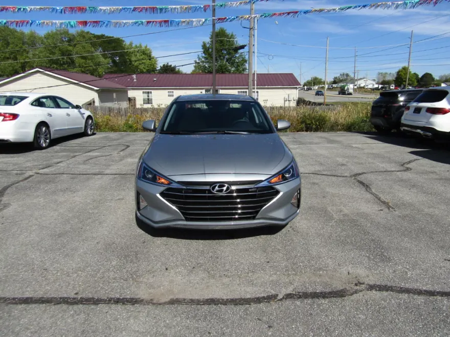 2020 Hyundai Elantra SE photo 1