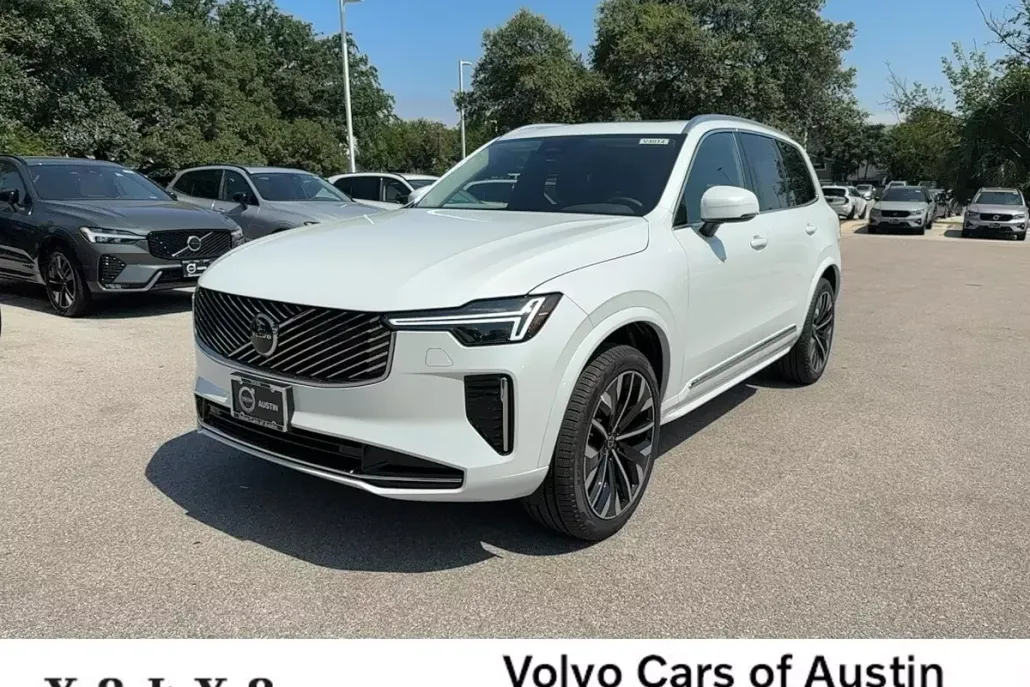 2025 Volvo XC90 Core photo 1
