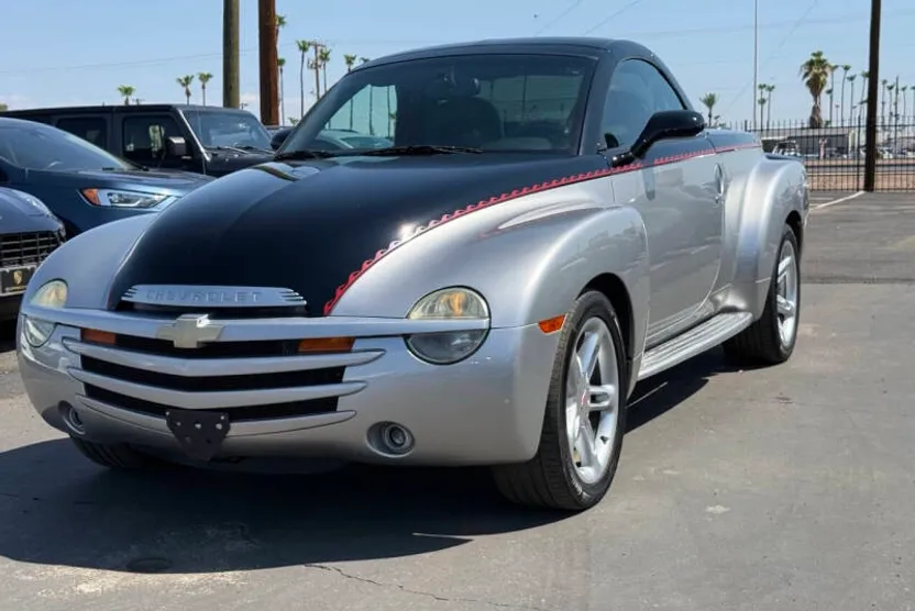 2004 Chevrolet SSR Base photo 1