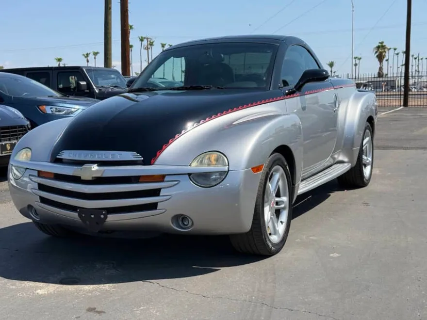 2004 Chevrolet SSR Base photo 1