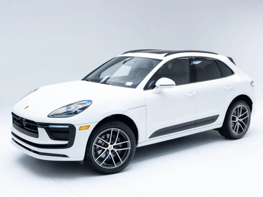 2025 Porsche Macan T photo 1