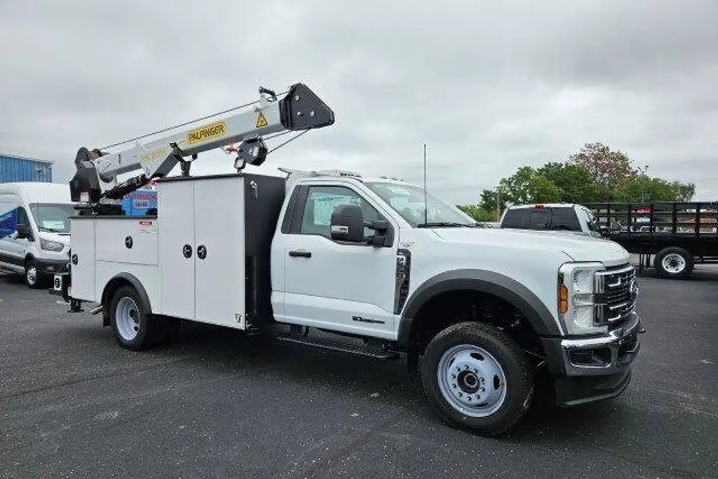 2024 Ford F-550 photo 1