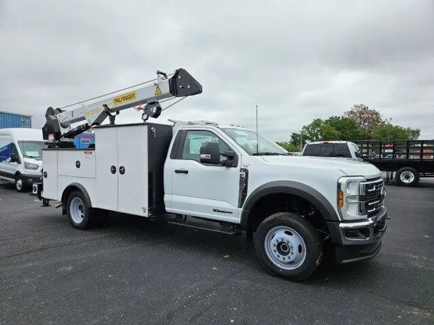 2024 Ford F-550 photo 1