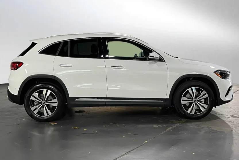 2026 Mercedes Benz GLA 250 4MATIC photo 1