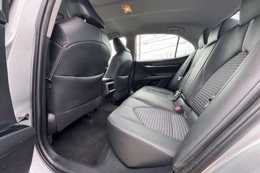 2018 Toyota Camry L photo 1