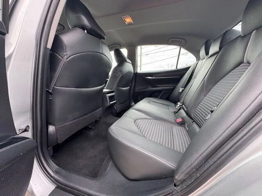 2018 Toyota Camry L photo 1