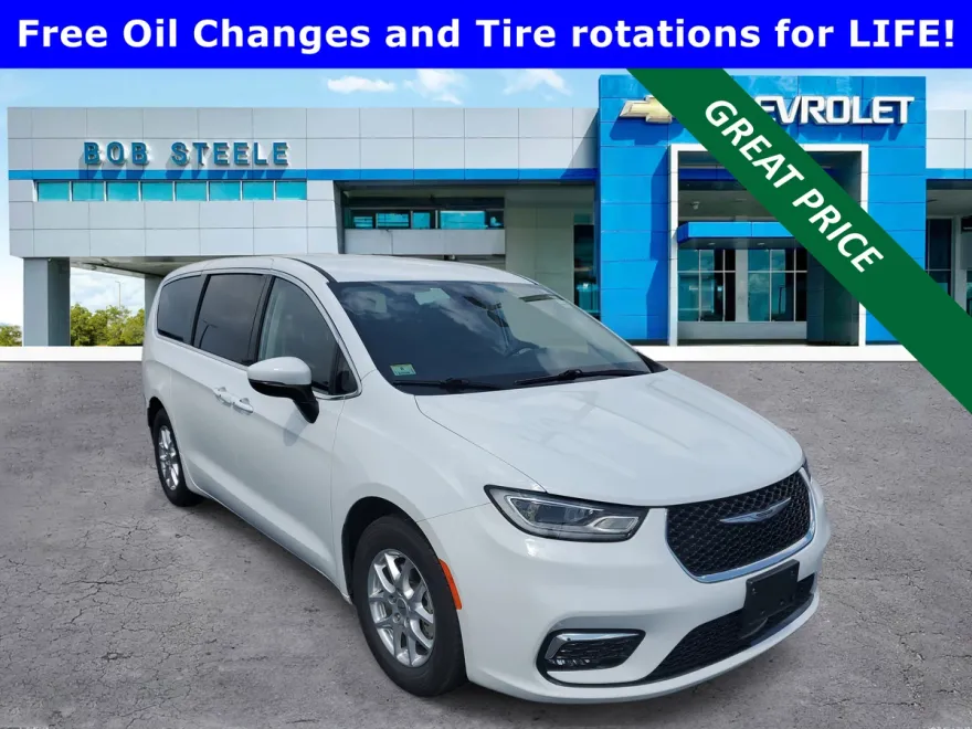 2023 Chrysler Pacifica Touring L photo 1