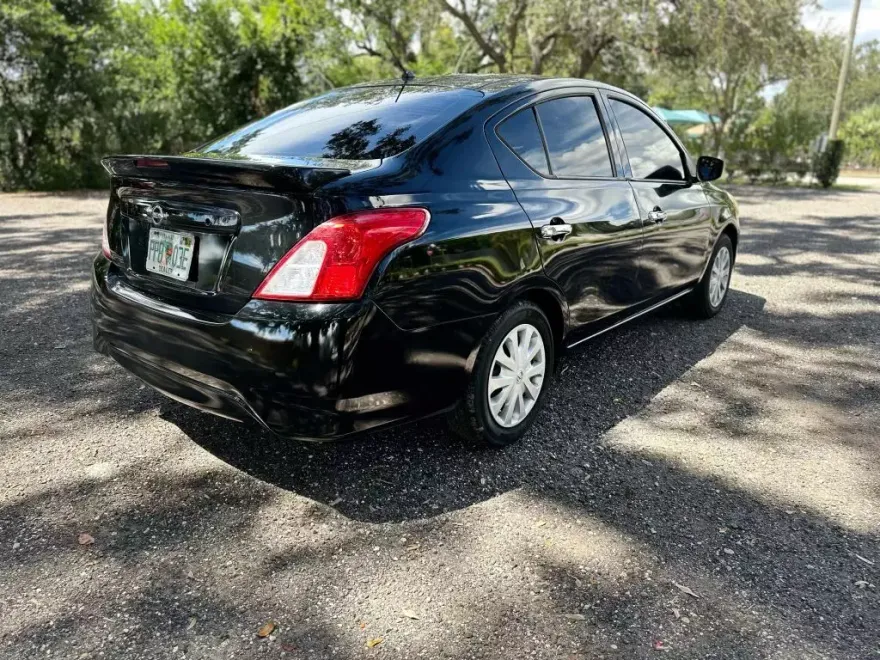 2019 Nissan Versa SV Sedan photo 1