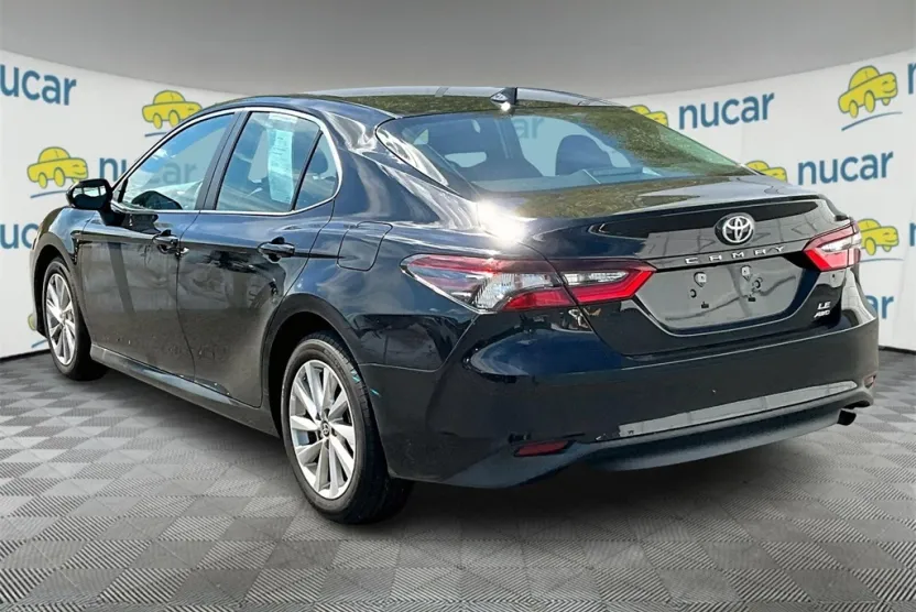2023 Toyota Camry LE photo 1