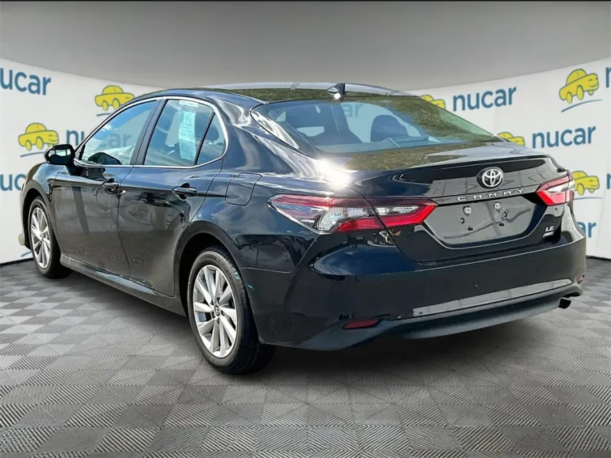 2023 Toyota Camry LE photo 1