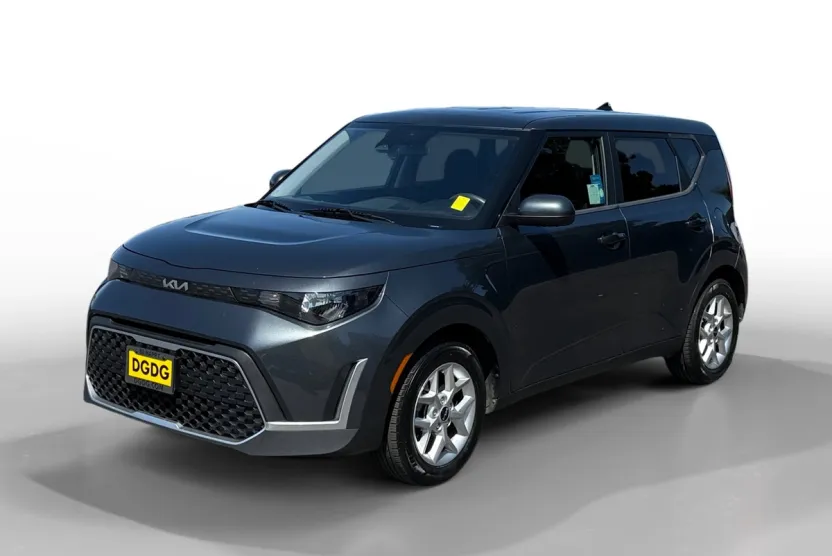 2023 Kia Soul LX photo 1