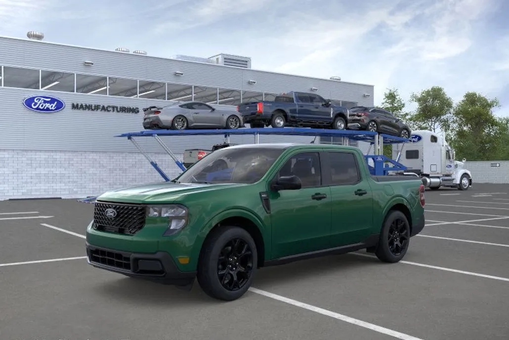 2025 Ford Maverick XLT photo 1