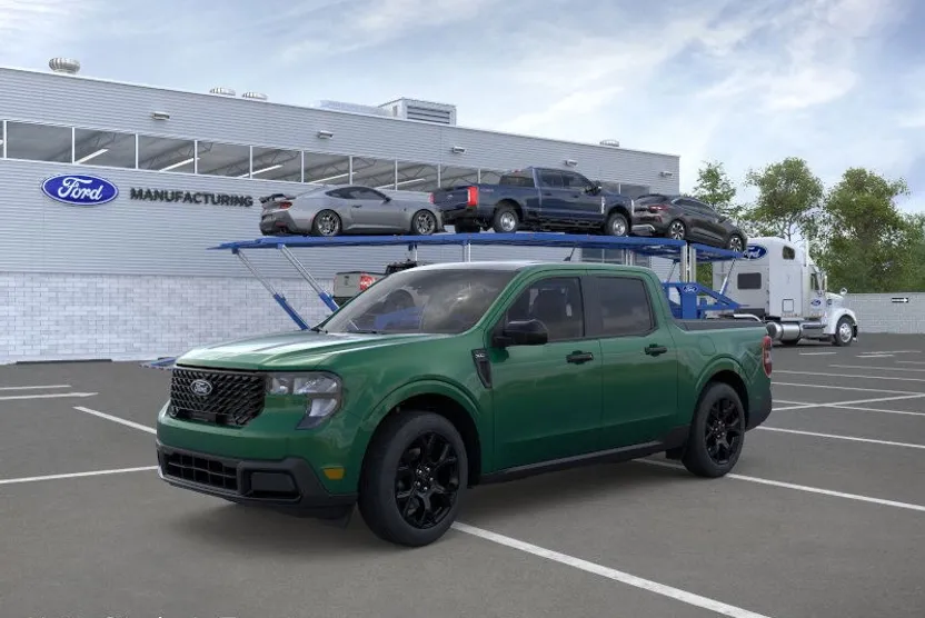 2025 Ford Maverick XLT photo 1