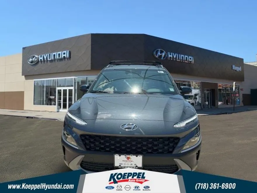 2022 Hyundai Kona SEL photo 1