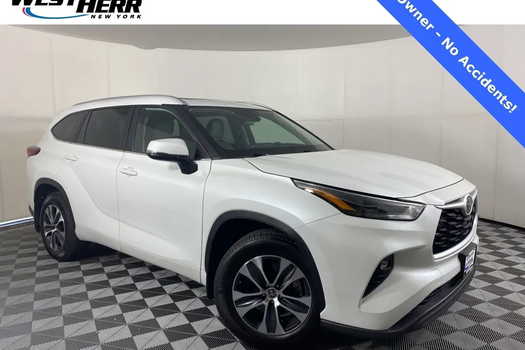 2023 Toyota Highlander XLE photo 1