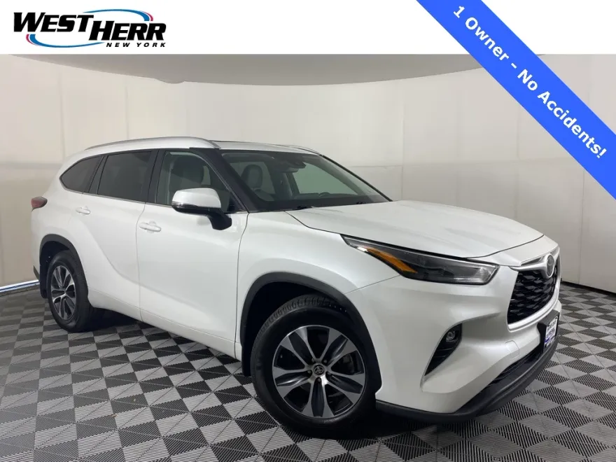 2023 Toyota Highlander XLE photo 1