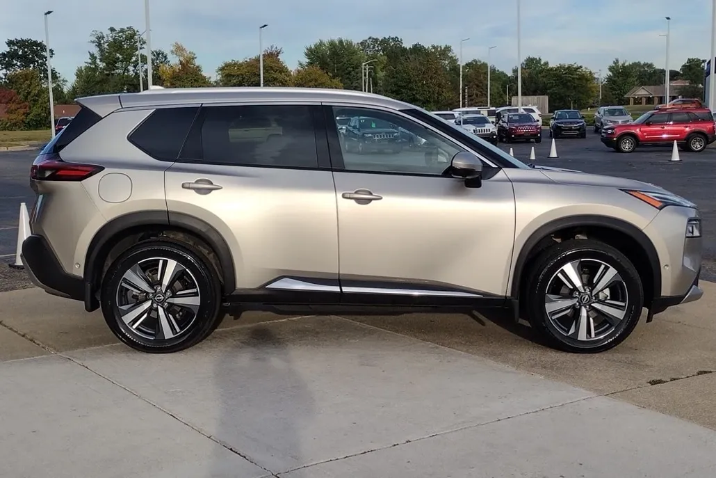 2023 Nissan Rogue Platinum photo 1