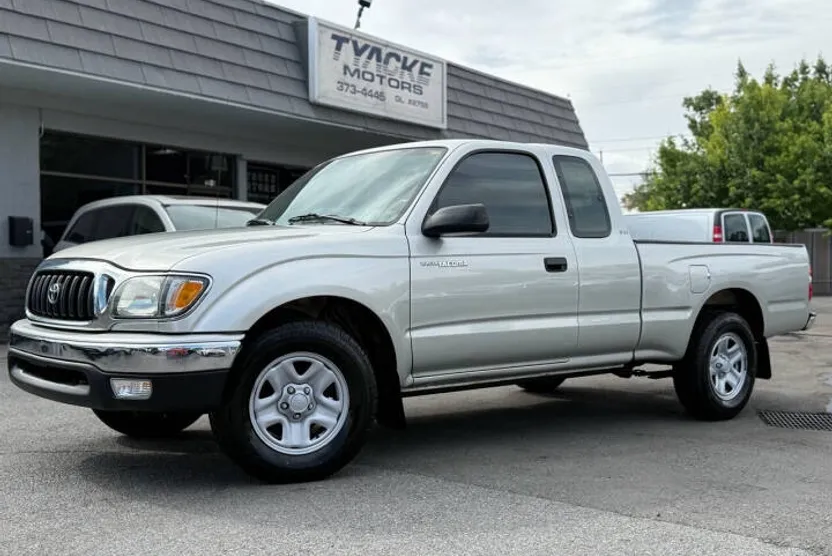 2004 Toyota Tacoma Base photo 1