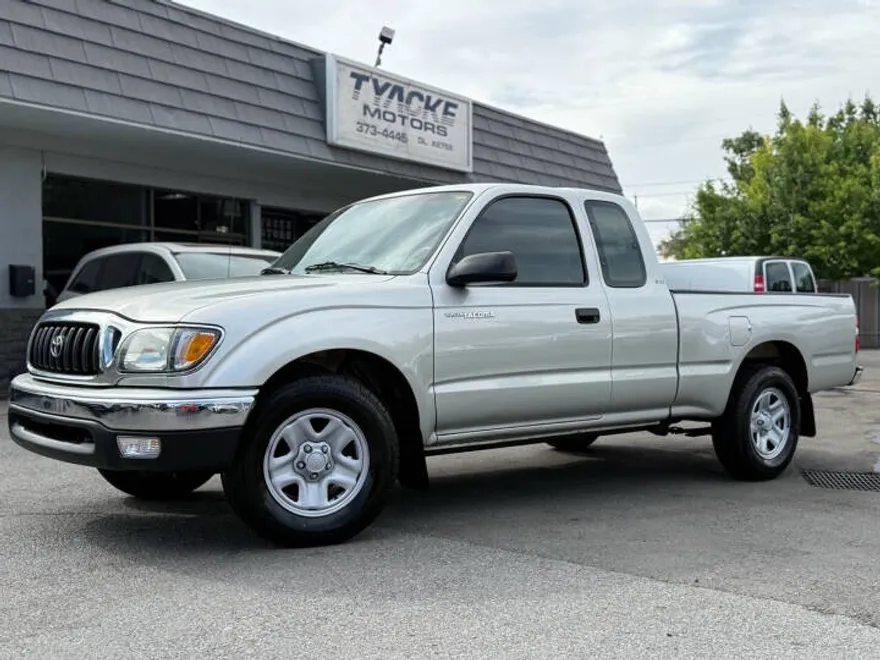 2004 Toyota Tacoma Base photo 1