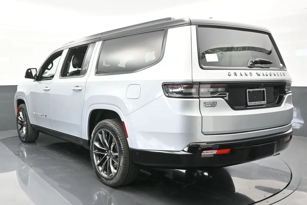 2024 Jeep Grand Wagoneer L II photo 1
