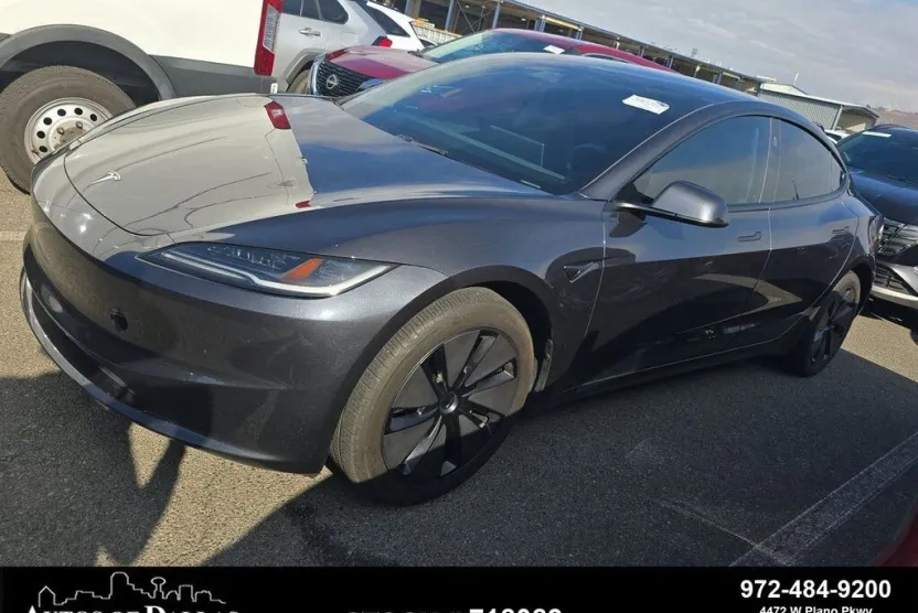 2024 Tesla Model 3 photo 1