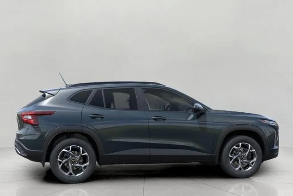2026 Chevrolet Trax LT photo 1