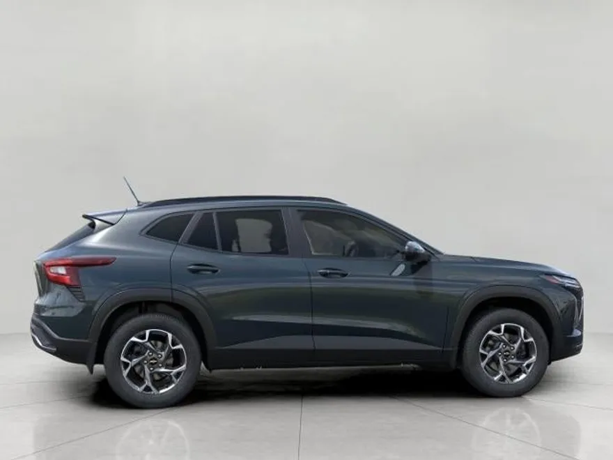 2026 Chevrolet Trax LT photo 1