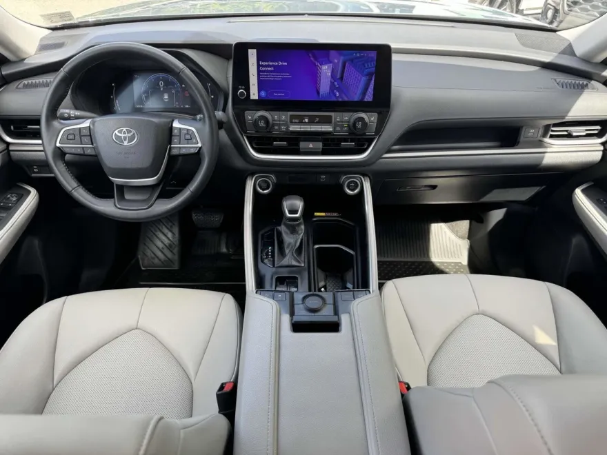2024 Toyota Grand Highlander XLE photo 1