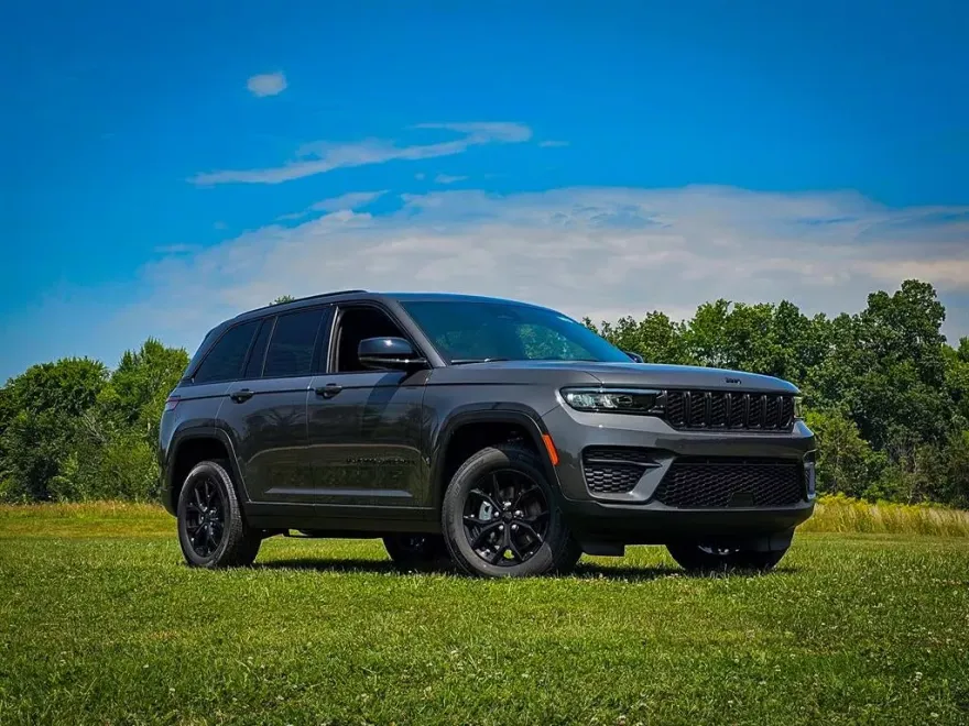 2025 Jeep Grand Cherokee Altitude photo 1