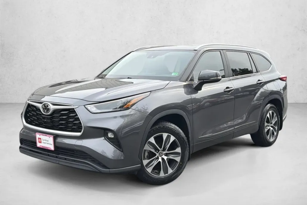 2023 Toyota Highlander XLE photo 1