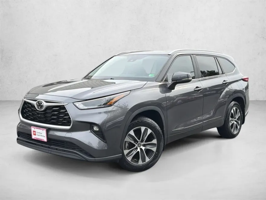2023 Toyota Highlander XLE photo 1