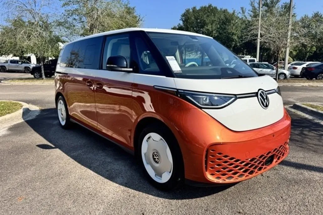 2025 Volkswagen ID. Buzz photo 1