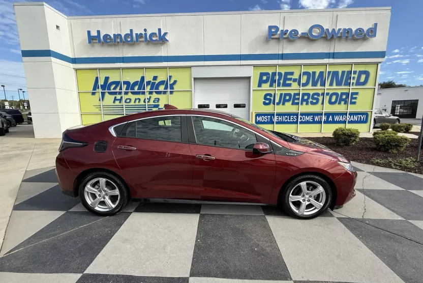 2017 Chevrolet Volt LT photo 1