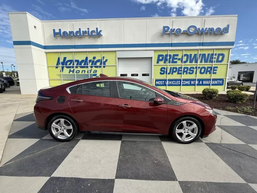 2017 Chevrolet Volt LT photo 1