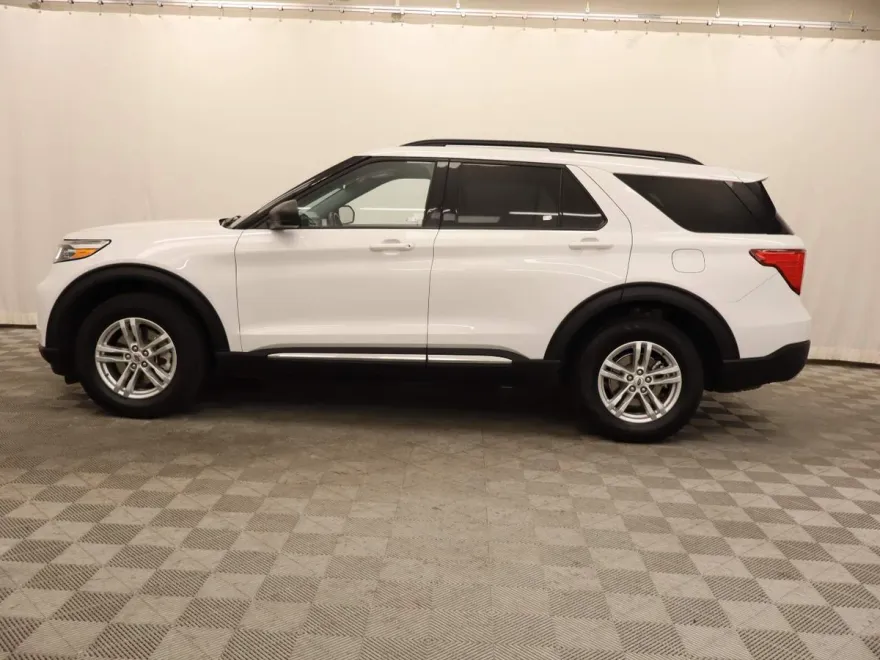2023 Ford Explorer XLT photo 1