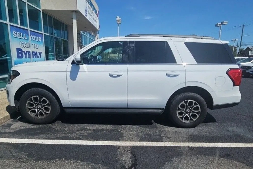 2024 Ford Expedition XLT photo 1