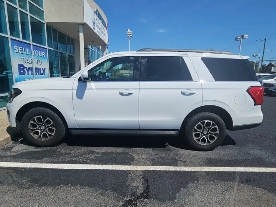 2024 Ford Expedition XLT photo 1