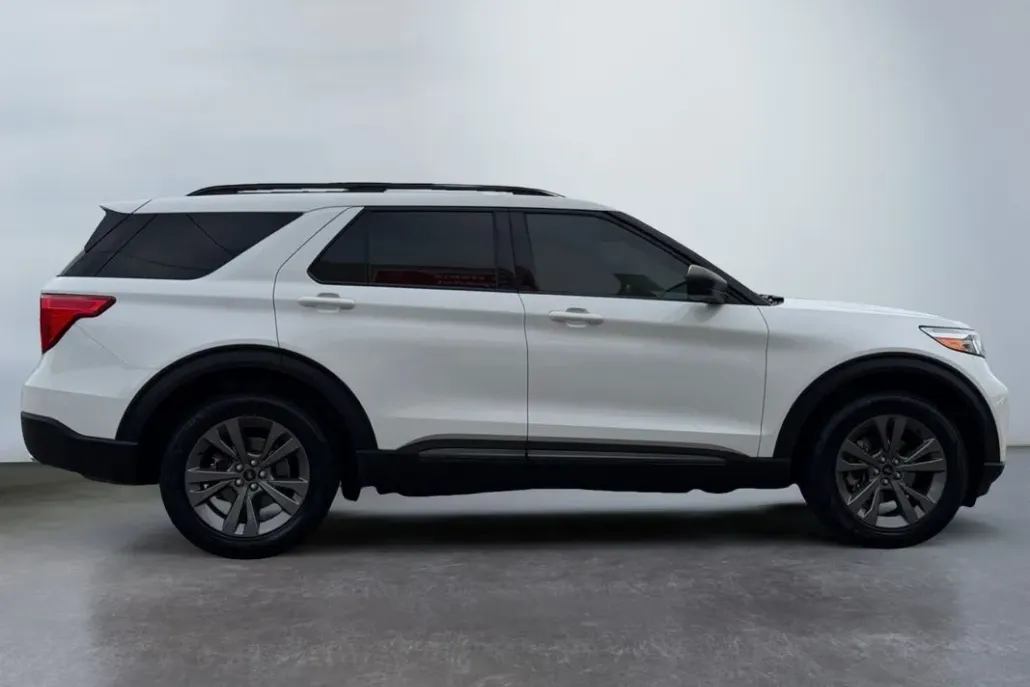 2021 Ford Explorer XLT photo 1