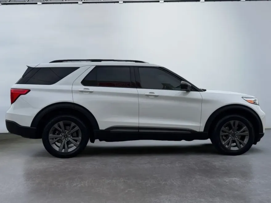 2021 Ford Explorer XLT photo 1