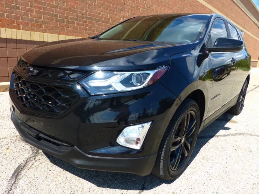 2021 Chevrolet Equinox LT photo 1