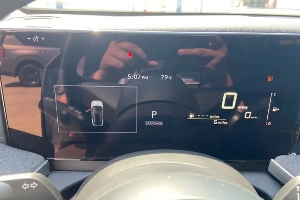 2025 Nissan Kicks SV photo 1