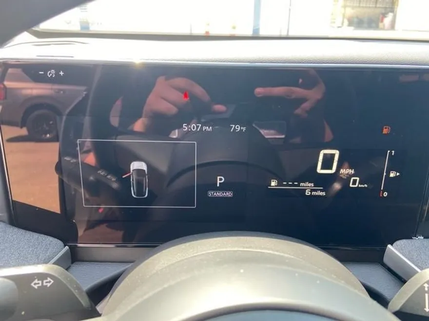 2025 Nissan Kicks SV photo 1