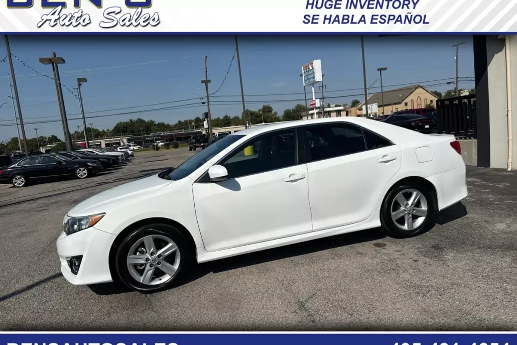 2014 Toyota Camry SE photo 1