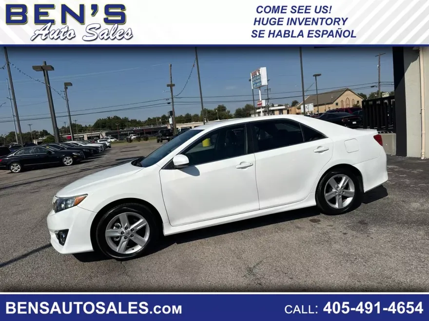 2014 Toyota Camry SE photo 1