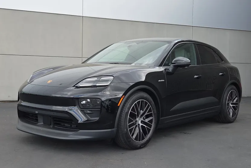 2025 Porsche Macan Electric 4 photo 1